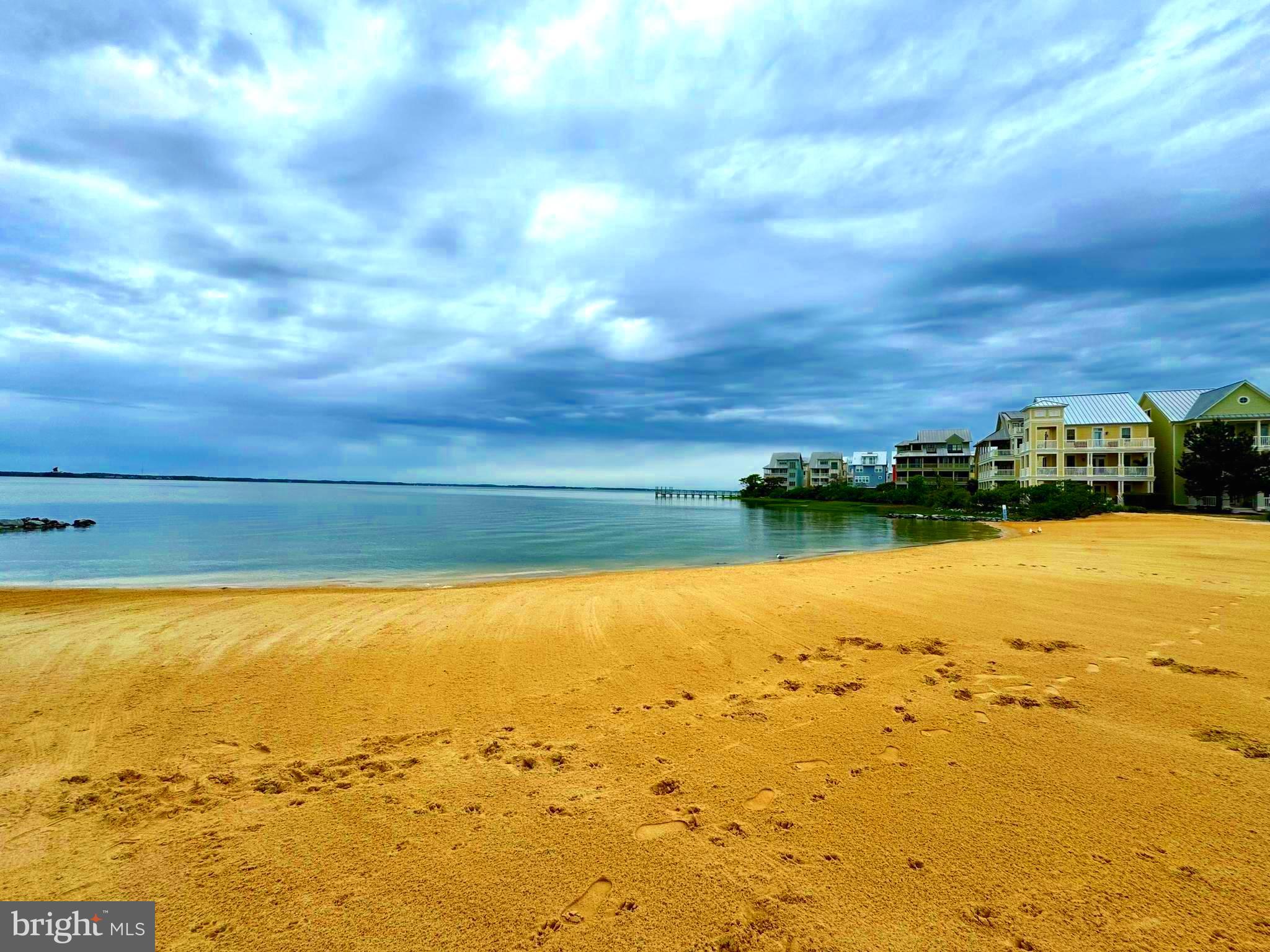 SUNSET ISLAND - Residential