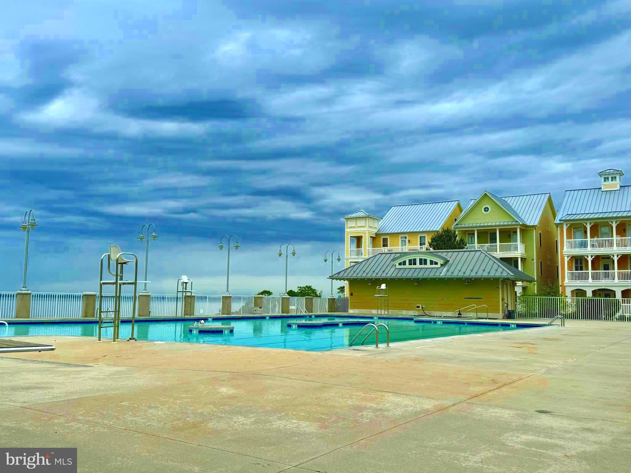 SUNSET ISLAND - Residential