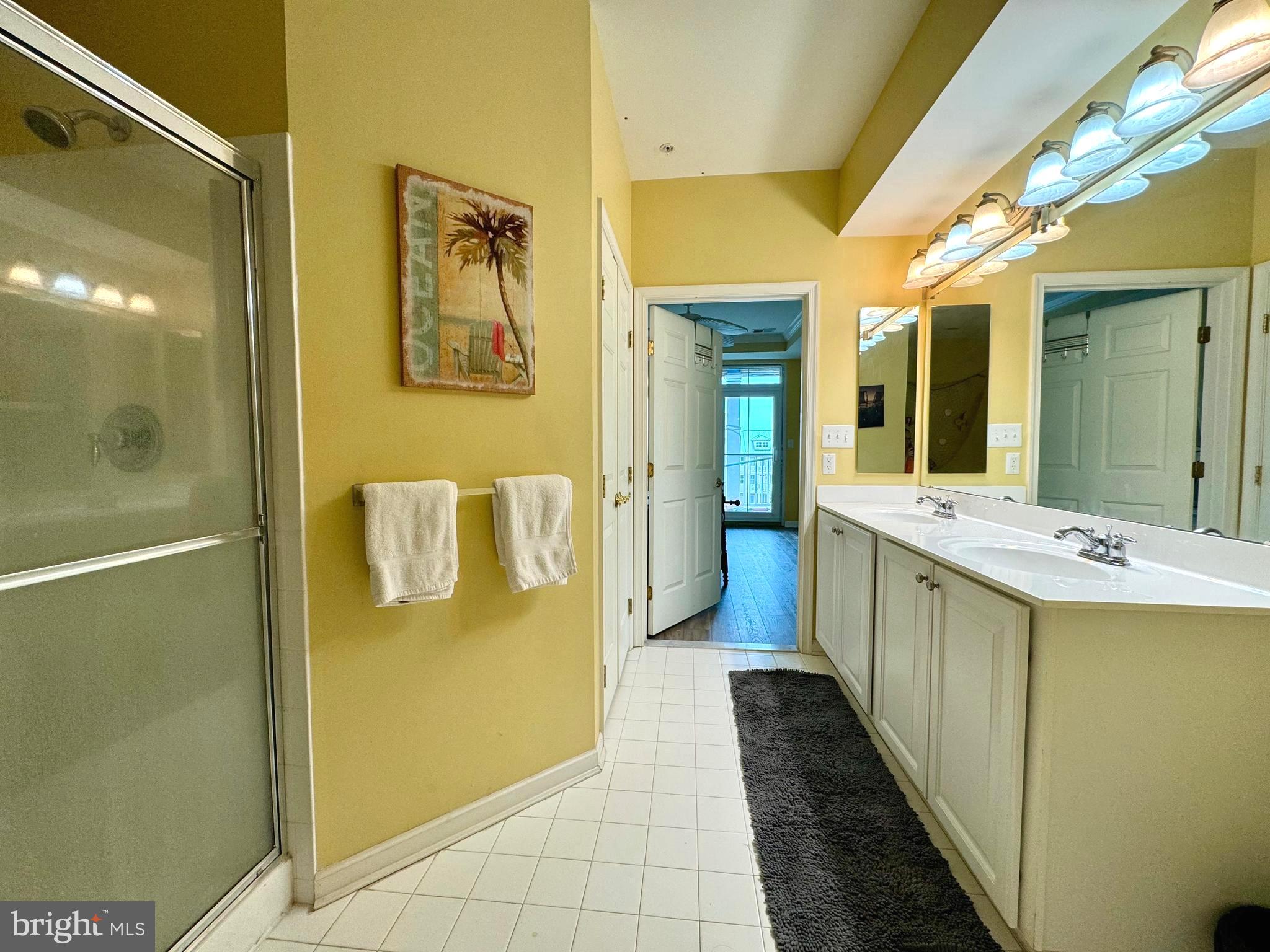 SUNSET ISLAND - Residential