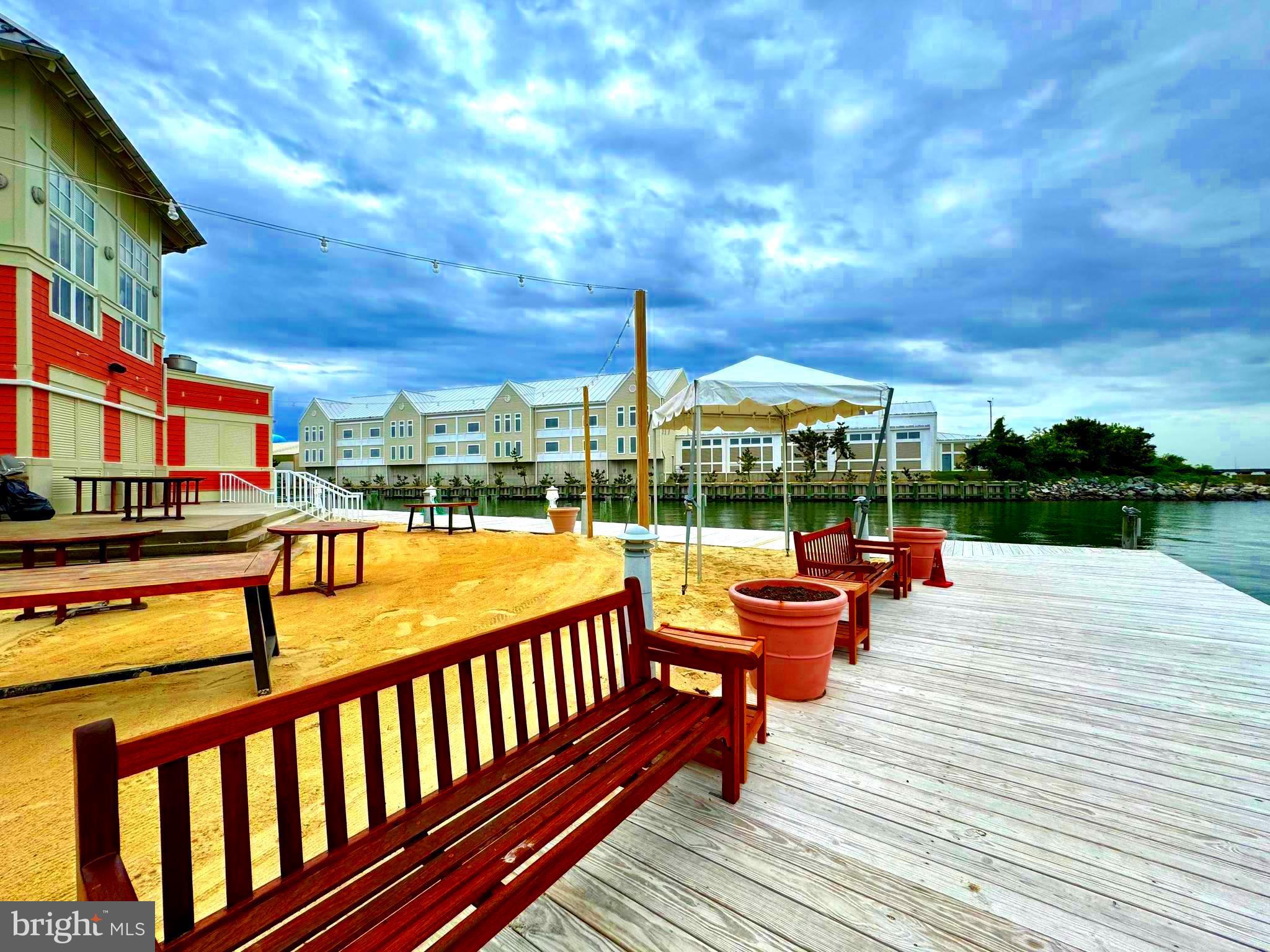 SUNSET ISLAND - Residential