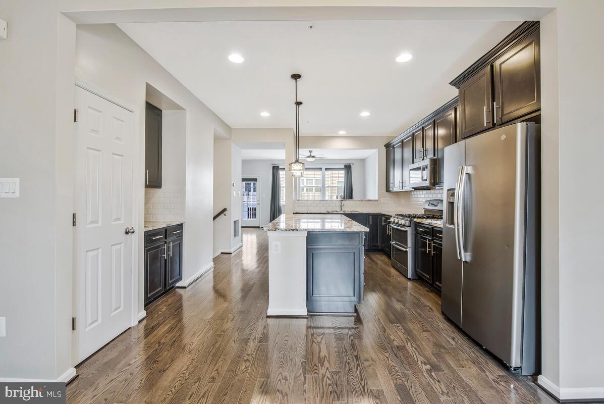 1043 IRONWOOD LANE