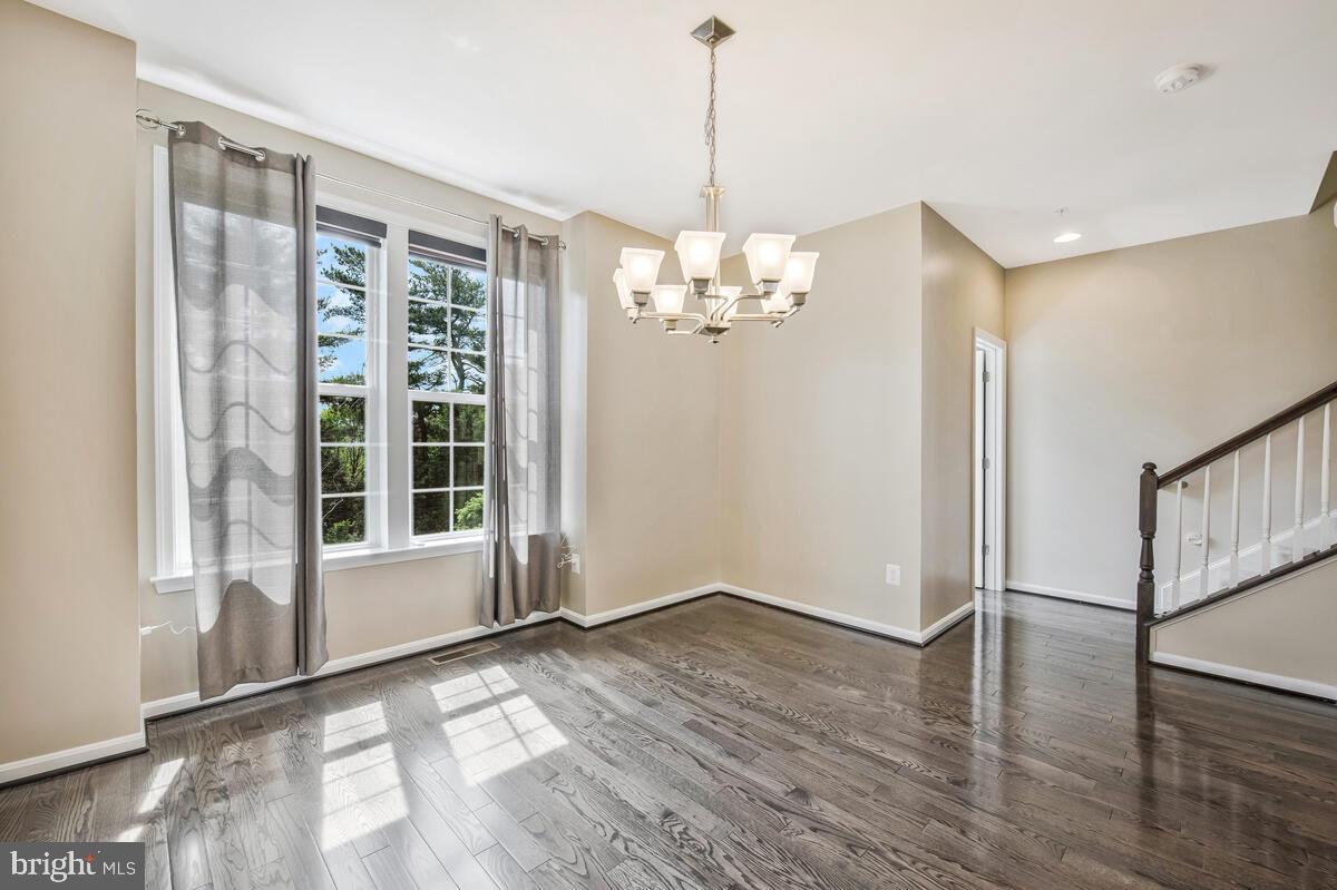 1043 IRONWOOD LANE