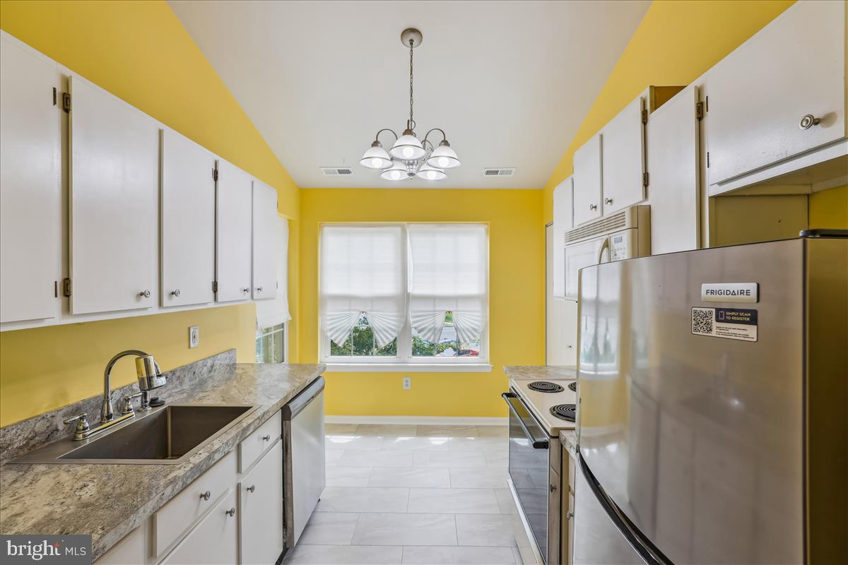 CROMWELL FOUNTAIN - Residential