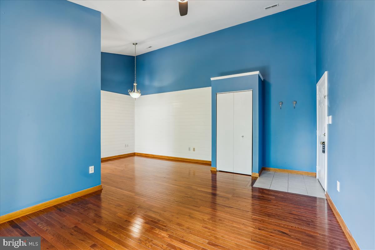 CROMWELL FOUNTAIN - Residential