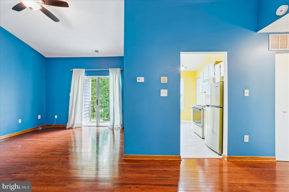 CROMWELL FOUNTAIN - Residential