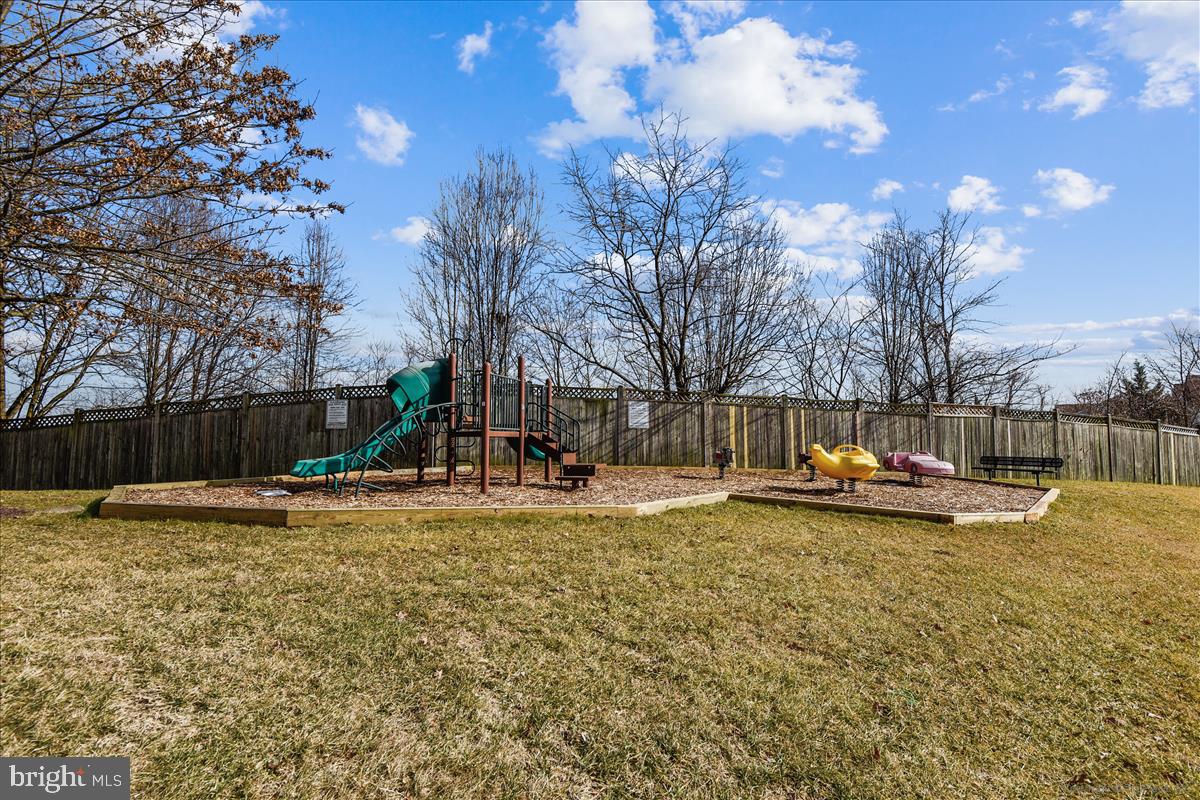 CROMWELL FOUNTAIN - Residential