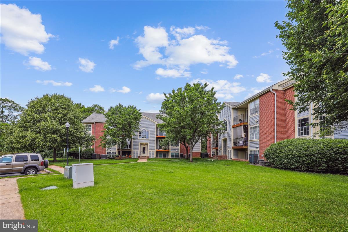 CROMWELL FOUNTAIN - Residential