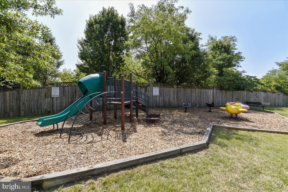 CROMWELL FOUNTAIN - Residential