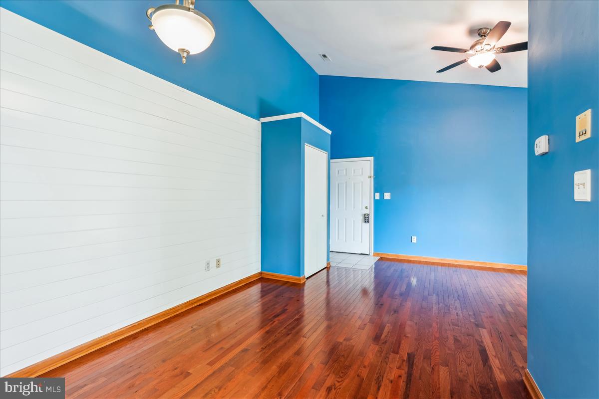 CROMWELL FOUNTAIN - Residential