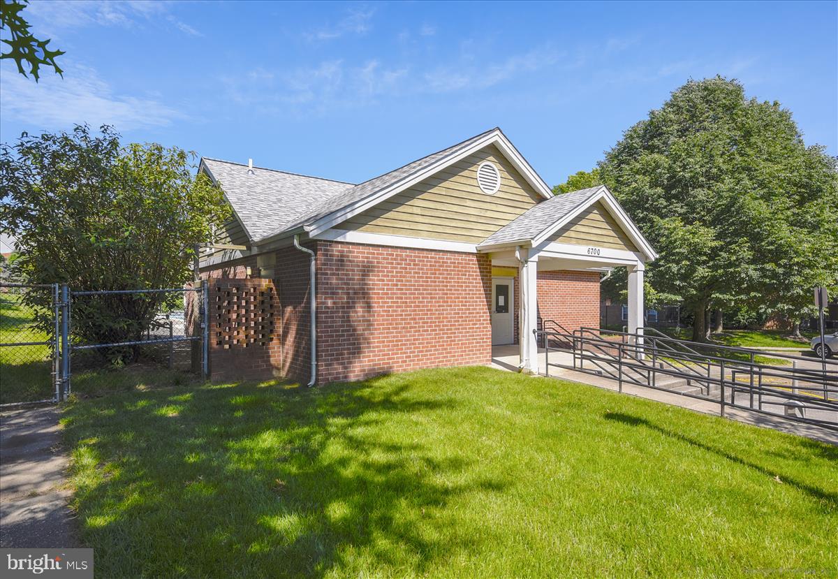 CROMWELL FOUNTAIN - Residential