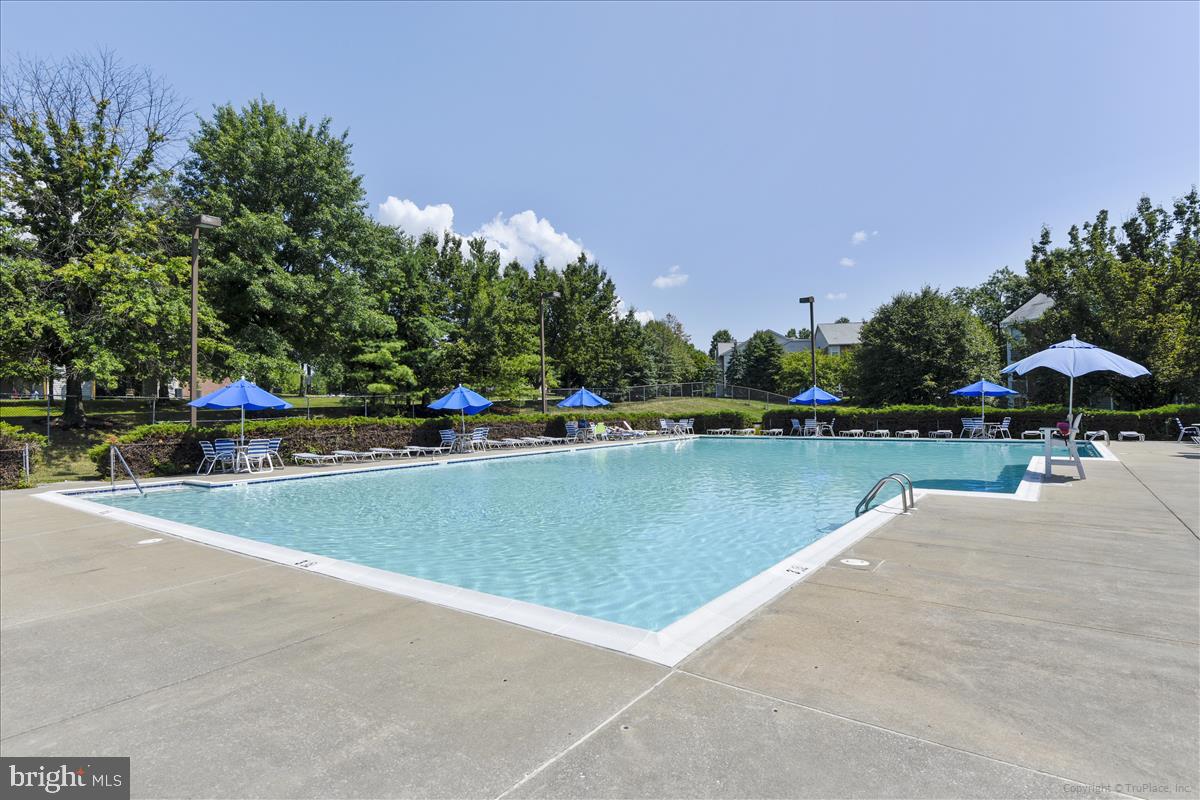 CROMWELL FOUNTAIN - Residential