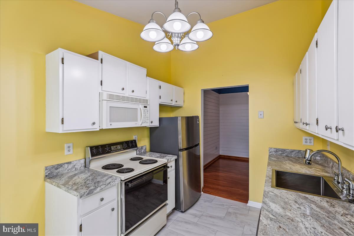 CROMWELL FOUNTAIN - Residential