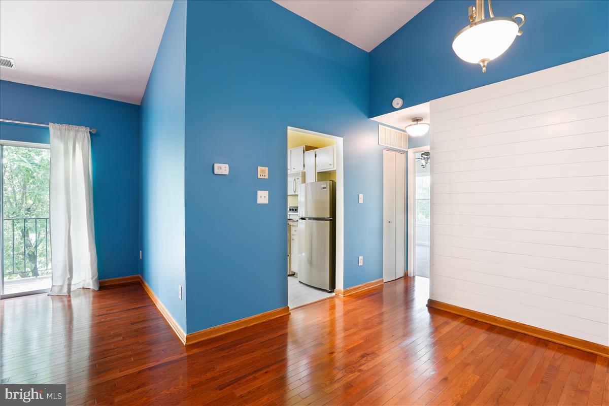 CROMWELL FOUNTAIN - Residential