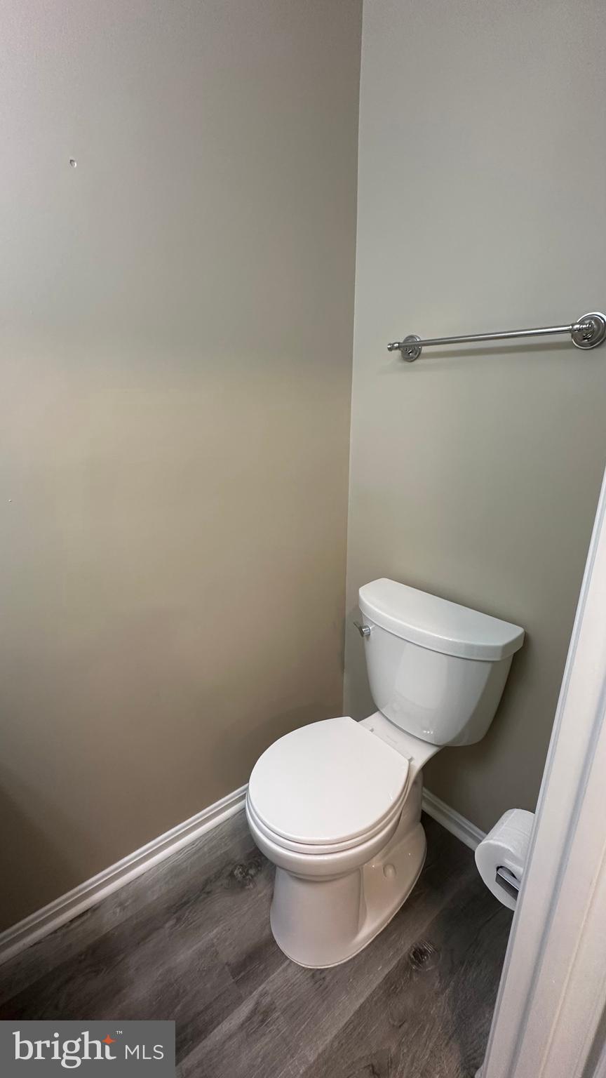 PRINCETON SQUARE - Residential Lease