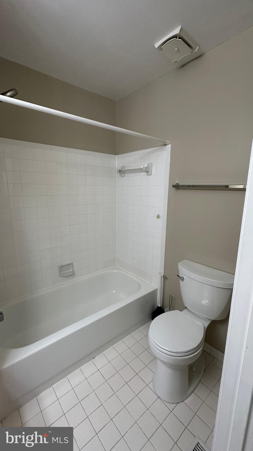 PRINCETON SQUARE - Residential Lease