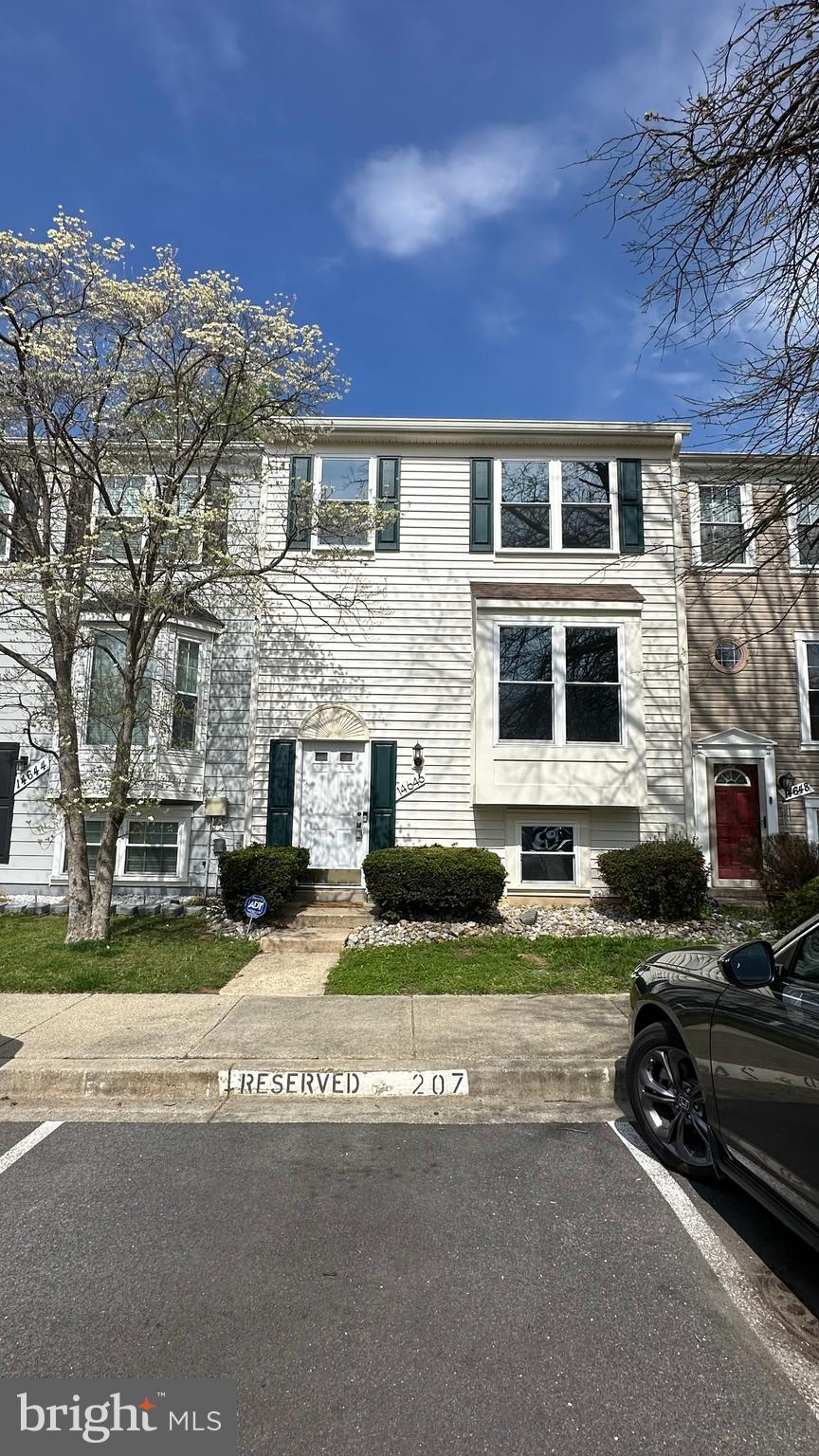 PRINCETON SQUARE - Residential Lease