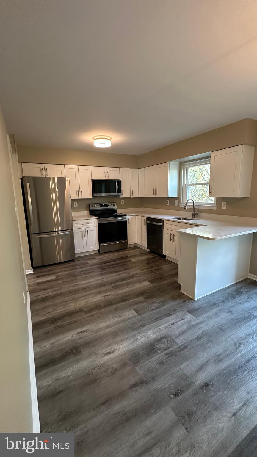 PRINCETON SQUARE - Residential Lease