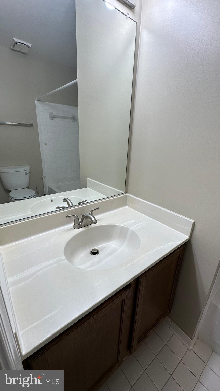 PRINCETON SQUARE - Residential Lease