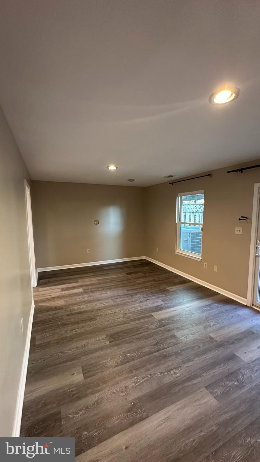 PRINCETON SQUARE - Residential Lease