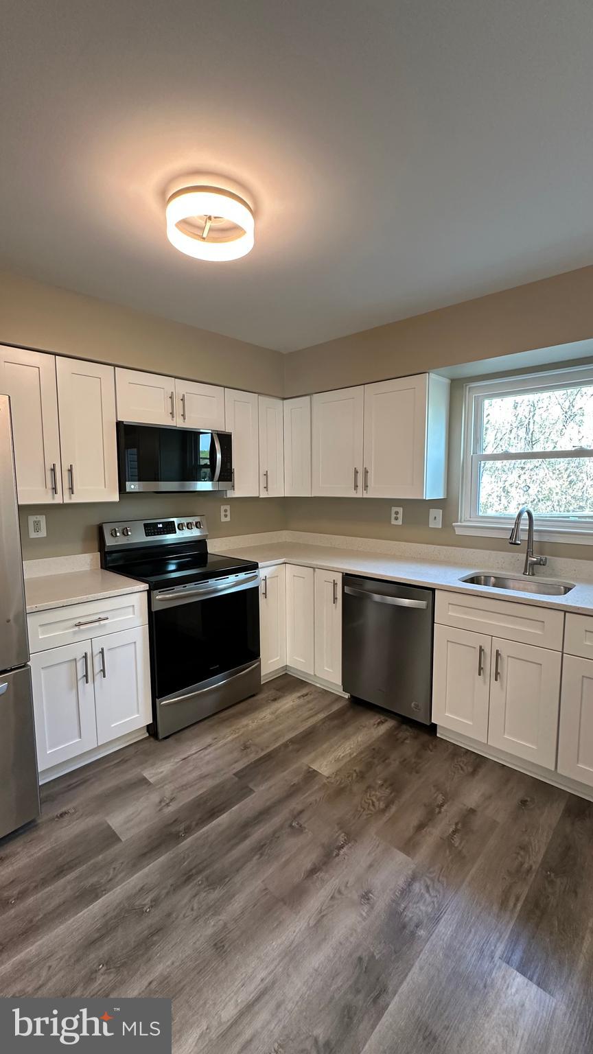 PRINCETON SQUARE - Residential Lease