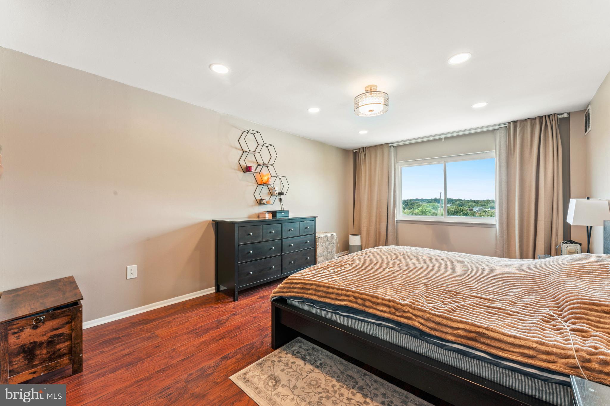 JENKINTOWN - Residential