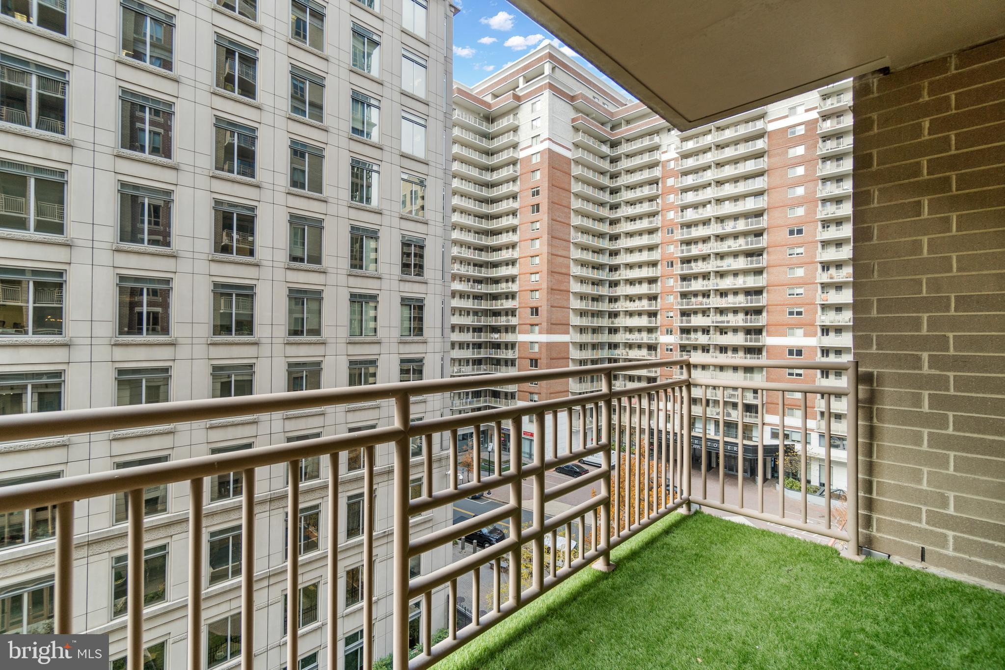 RESIDENCES AT LIBERTY CENTER - Residential