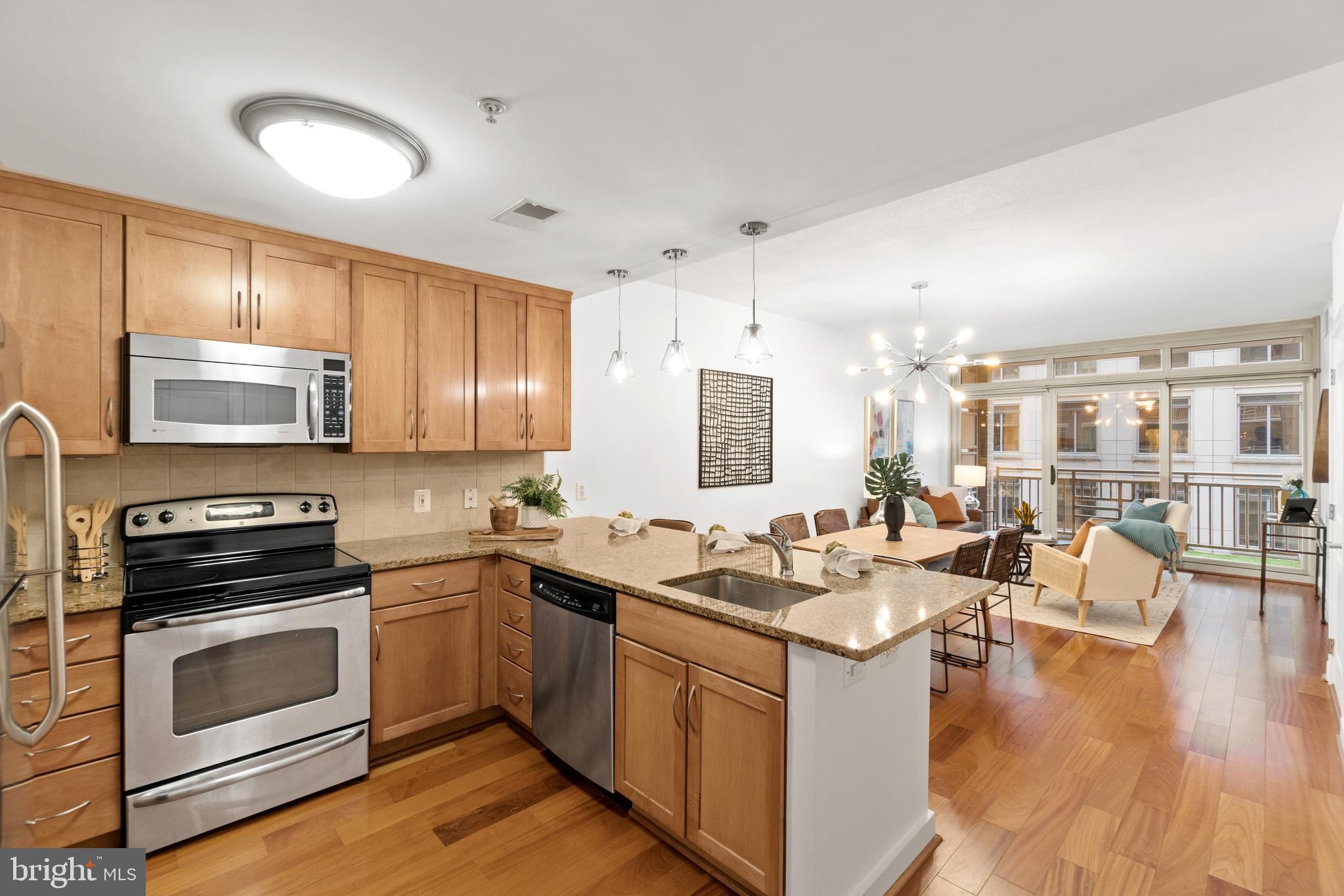 RESIDENCES AT LIBERTY CENTER - Residential