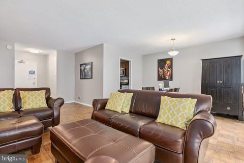 Photo of 4515 Willard Avenue #612S, Chevy Chase, MD 20815 (MLS # MDMC2140420)
