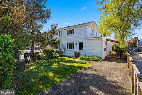 Photo of 5635 7th Place S, ARLINGTON, VA 22204 (MLS # VAAR2071266)