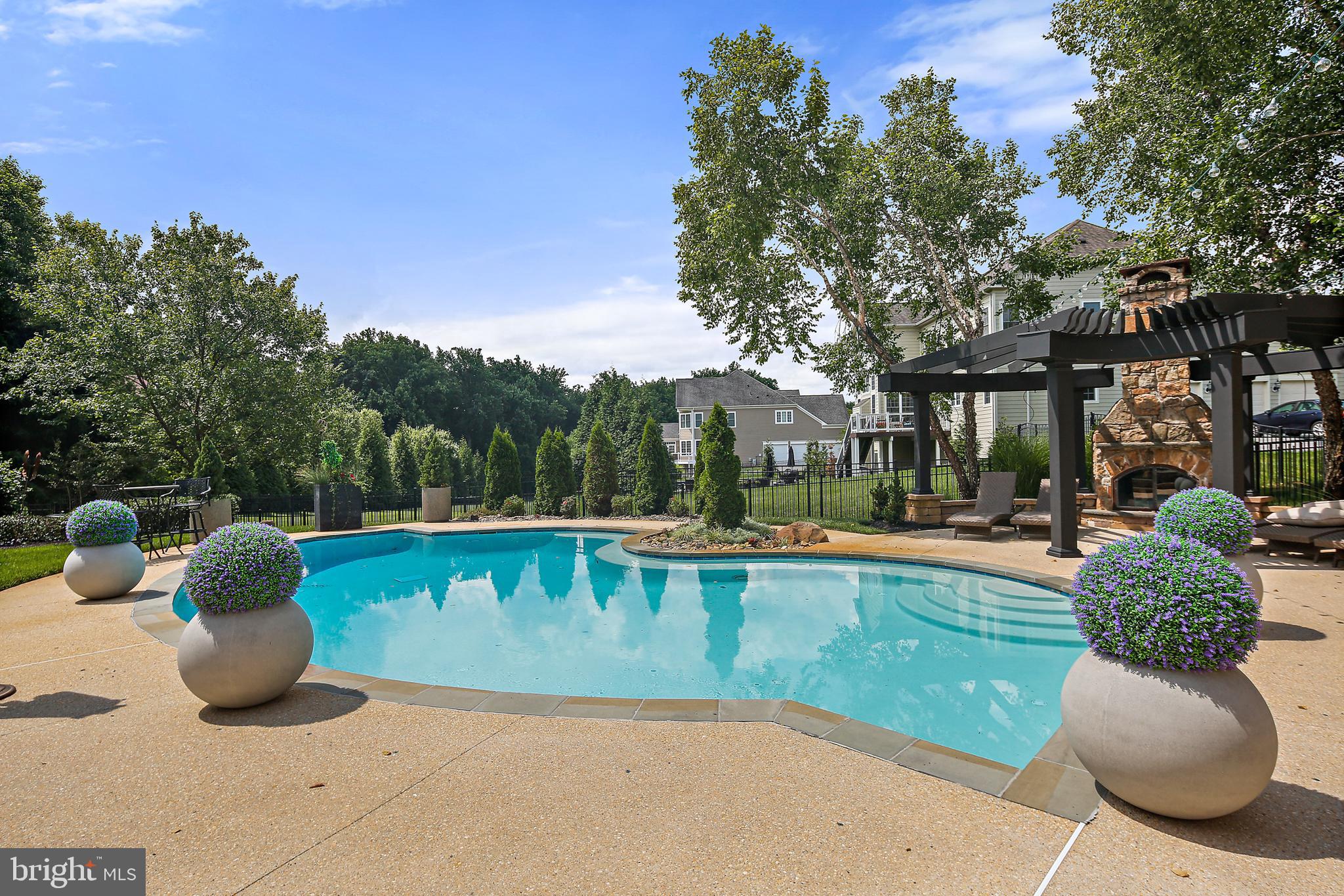 RIVERWOOD - Residential