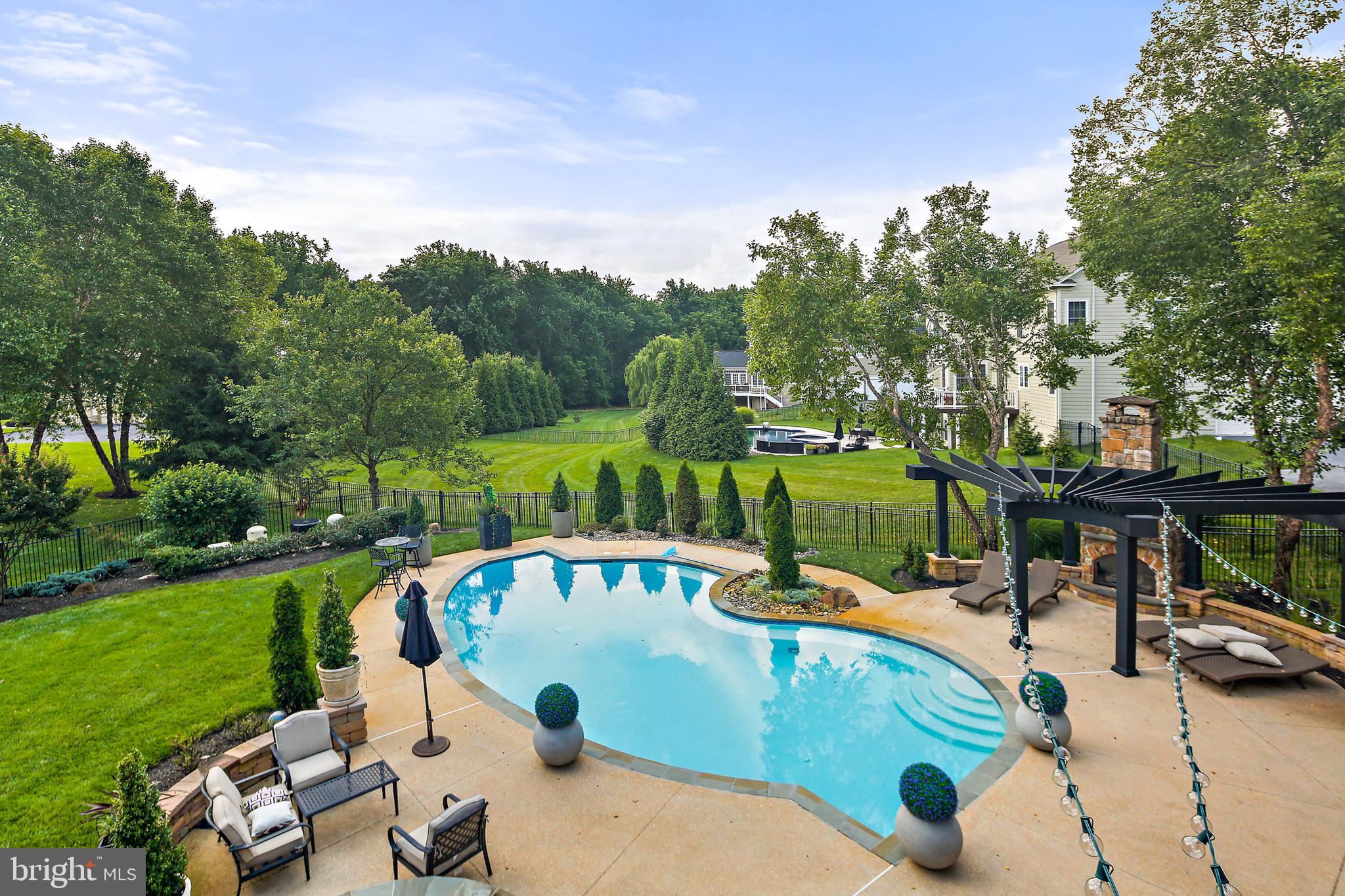 RIVERWOOD - Residential