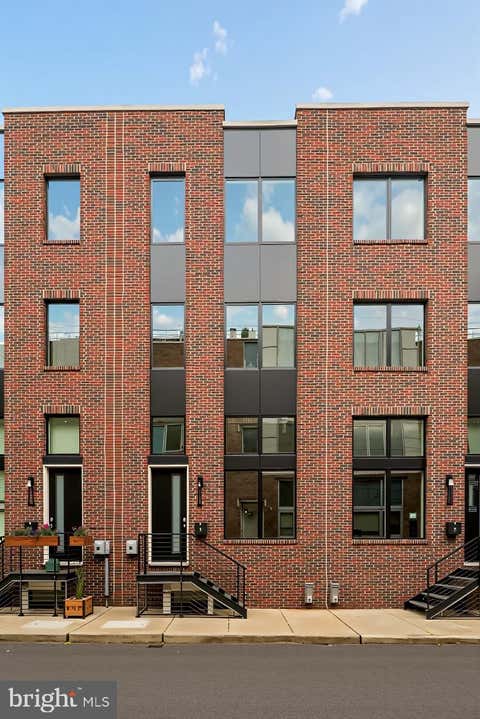 Townhouse For Sale - 1340 S Woodstock Street<br/> PHILADELPHIA, PA 19146