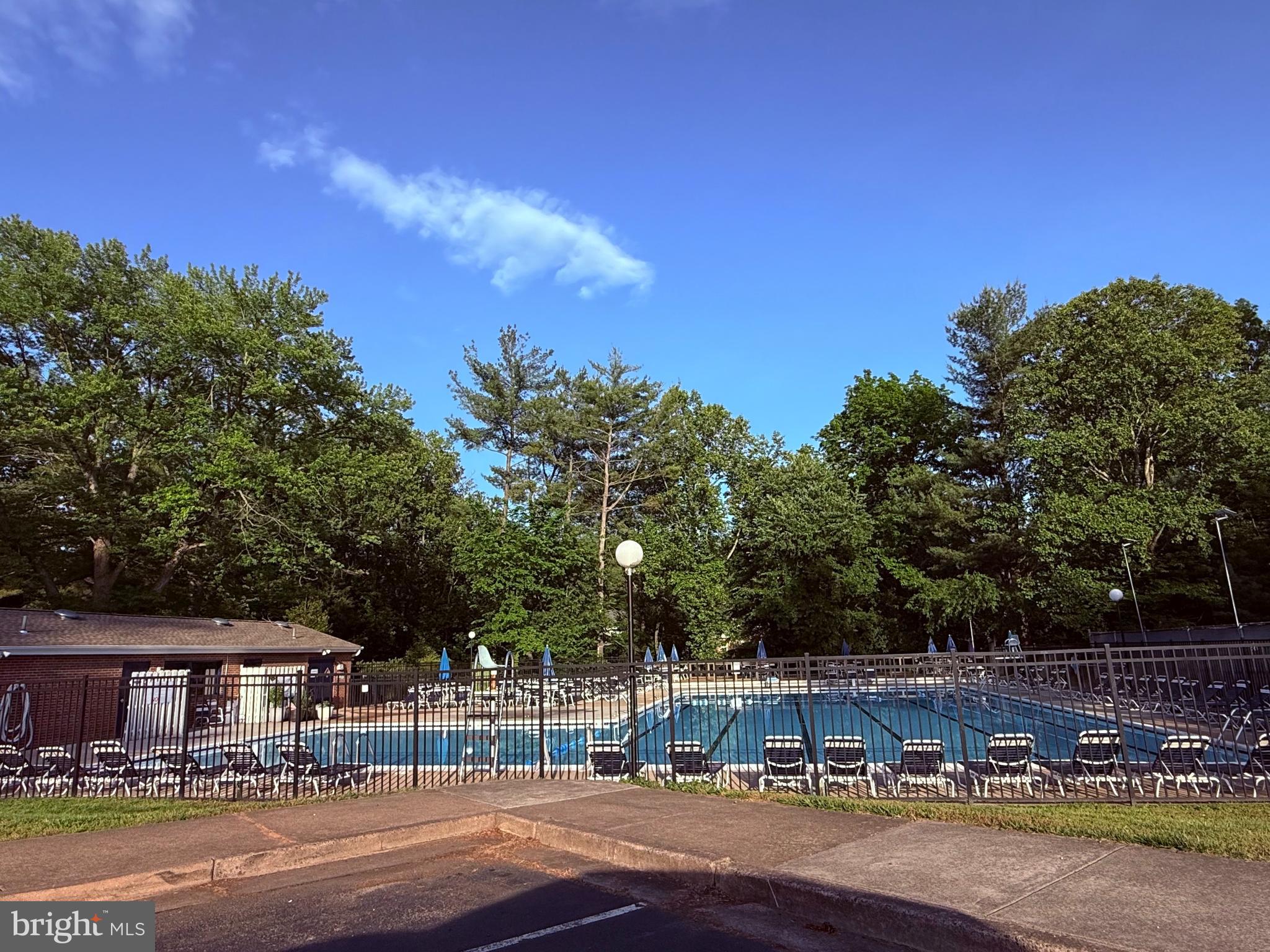 LAKE BRADDOCK - Residential