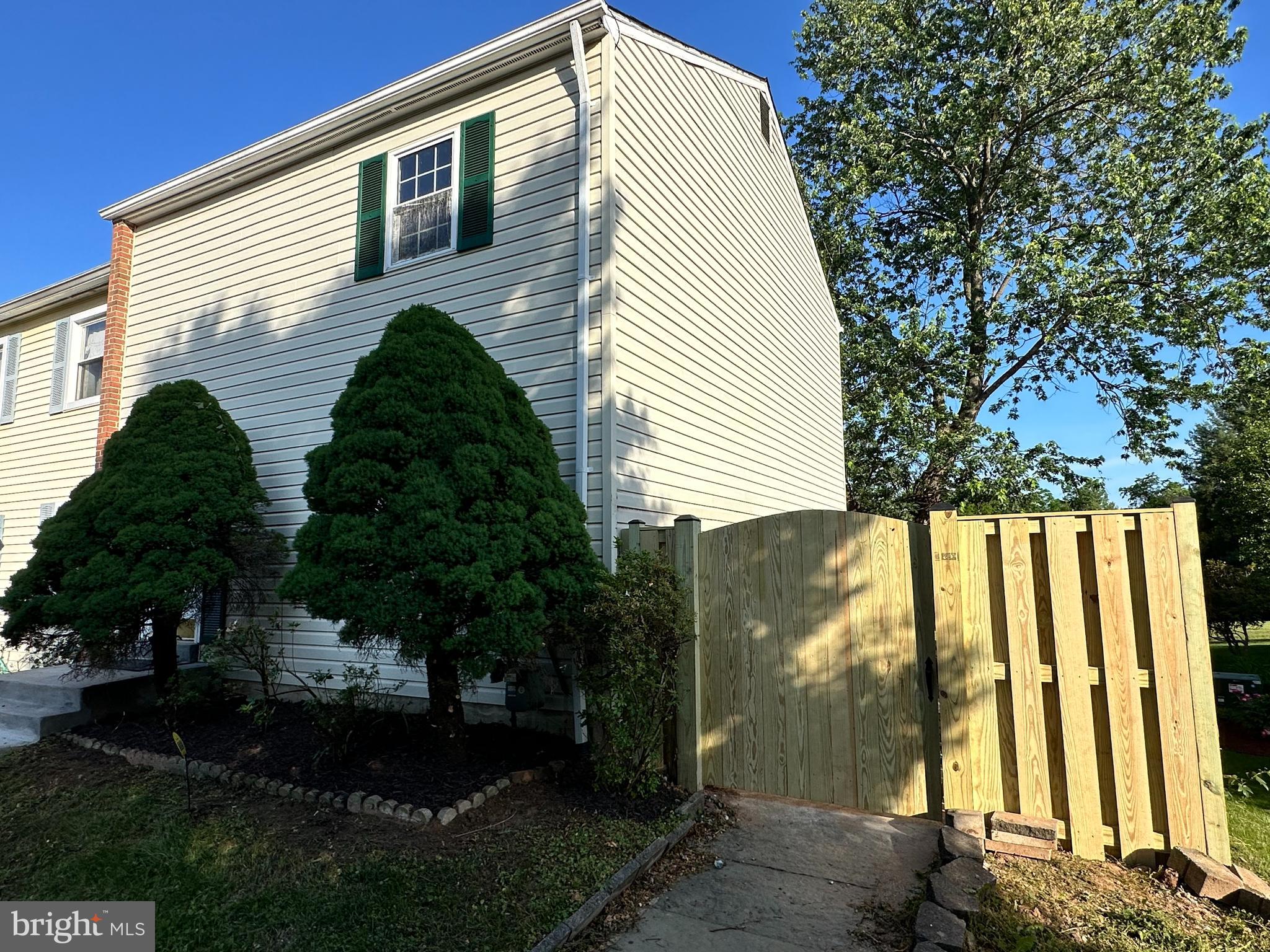 LAKE BRADDOCK - Residential
