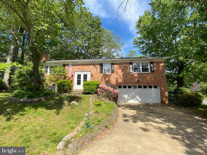 Available for Immediate Move In! Welcome Home to this 4 bedroom 3 Bath Bi Level in the Heart of Montclair Country Club * Steps to Dolphin Beach* Golf & Club Amenities, Golf Course, Pools,  & More.  Master on Main with refinished hardwood floor, Large Living Room, Formal Dining Room with New Hardwood Flooring ** Full Dining Furniture Set Available if Needed**  New Carpet throughout Lower Level, Enclosed Patio,  Lower Level Spacious Rec Room with 4th Bedroom En Suite. Two Car Garage with Storage and Workbench.  Minutes to Commuter Parking, I-95,  Schools and Shops.  Partially Furnished for $2400 per month.