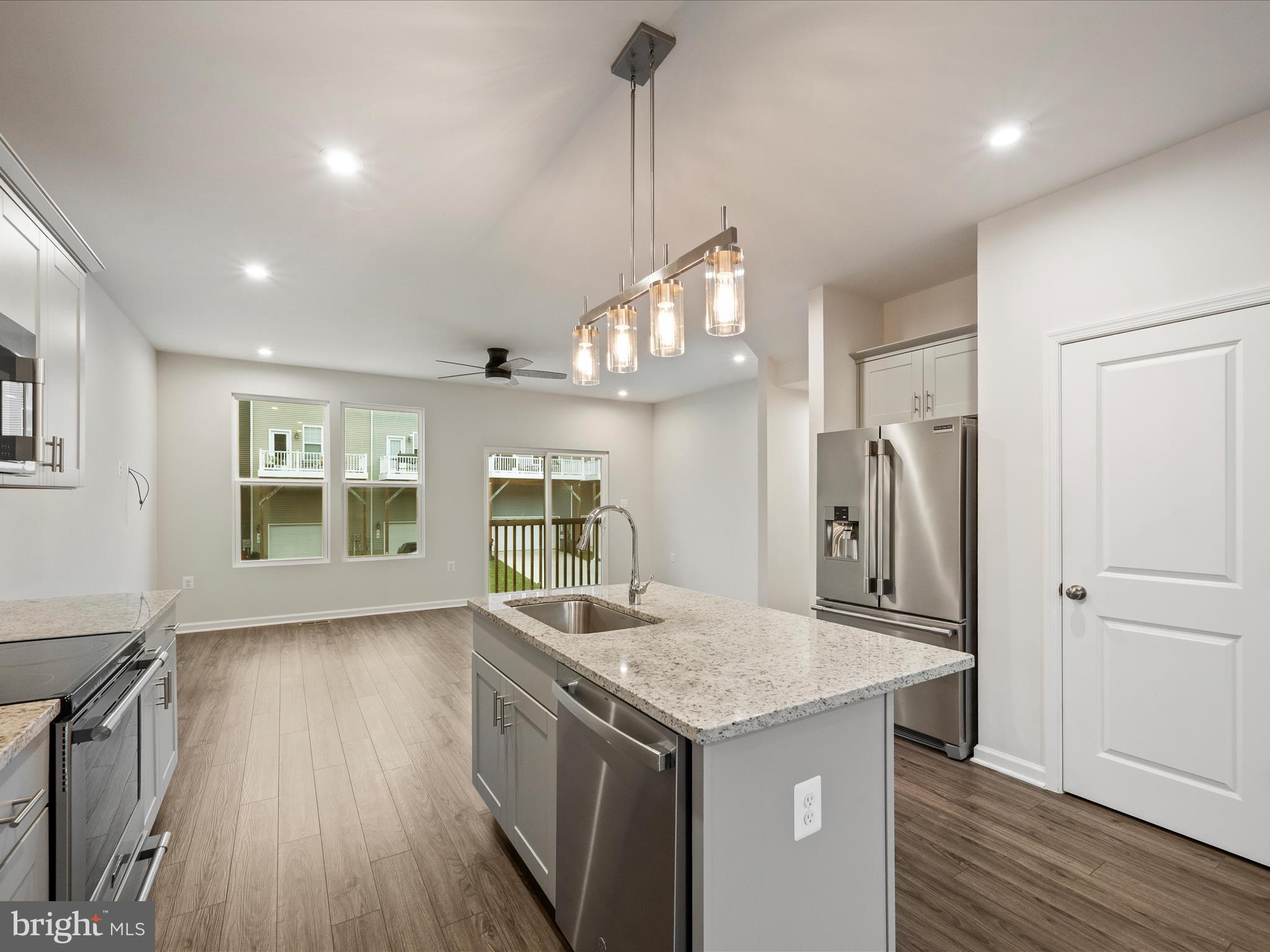 PRESIDENTS POINTE - Residential