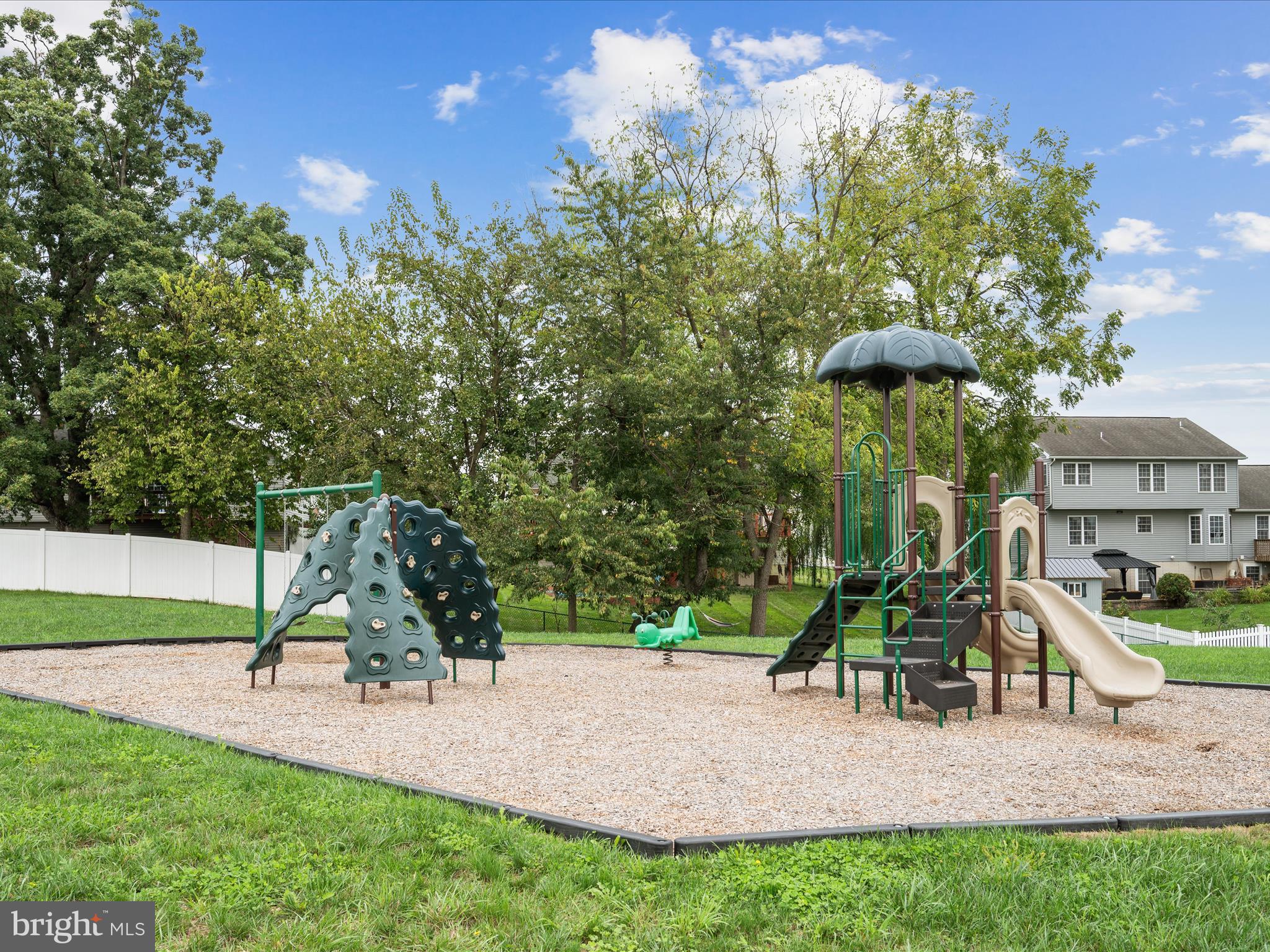 PRESIDENTS POINTE - Residential