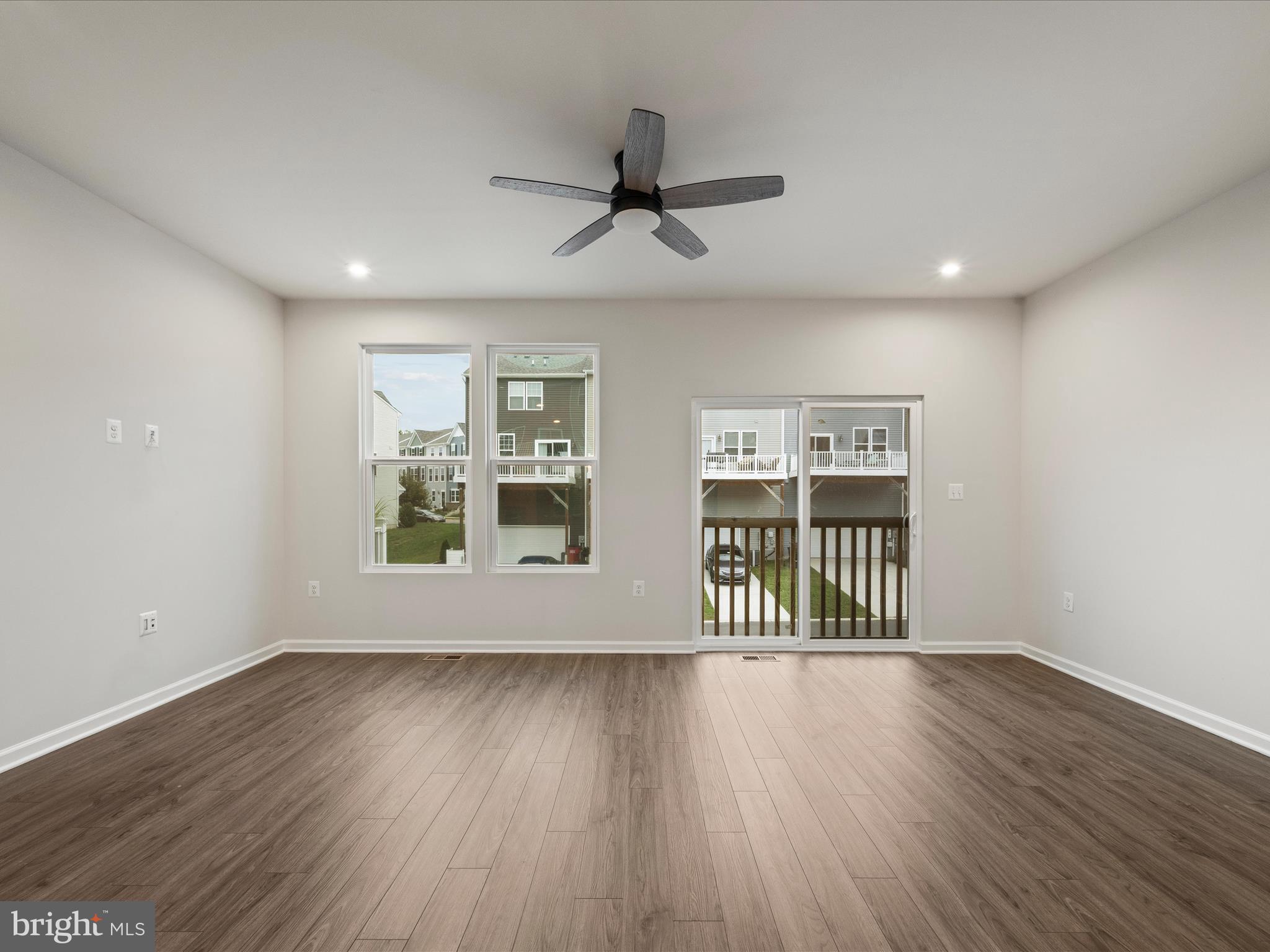 PRESIDENTS POINTE - Residential