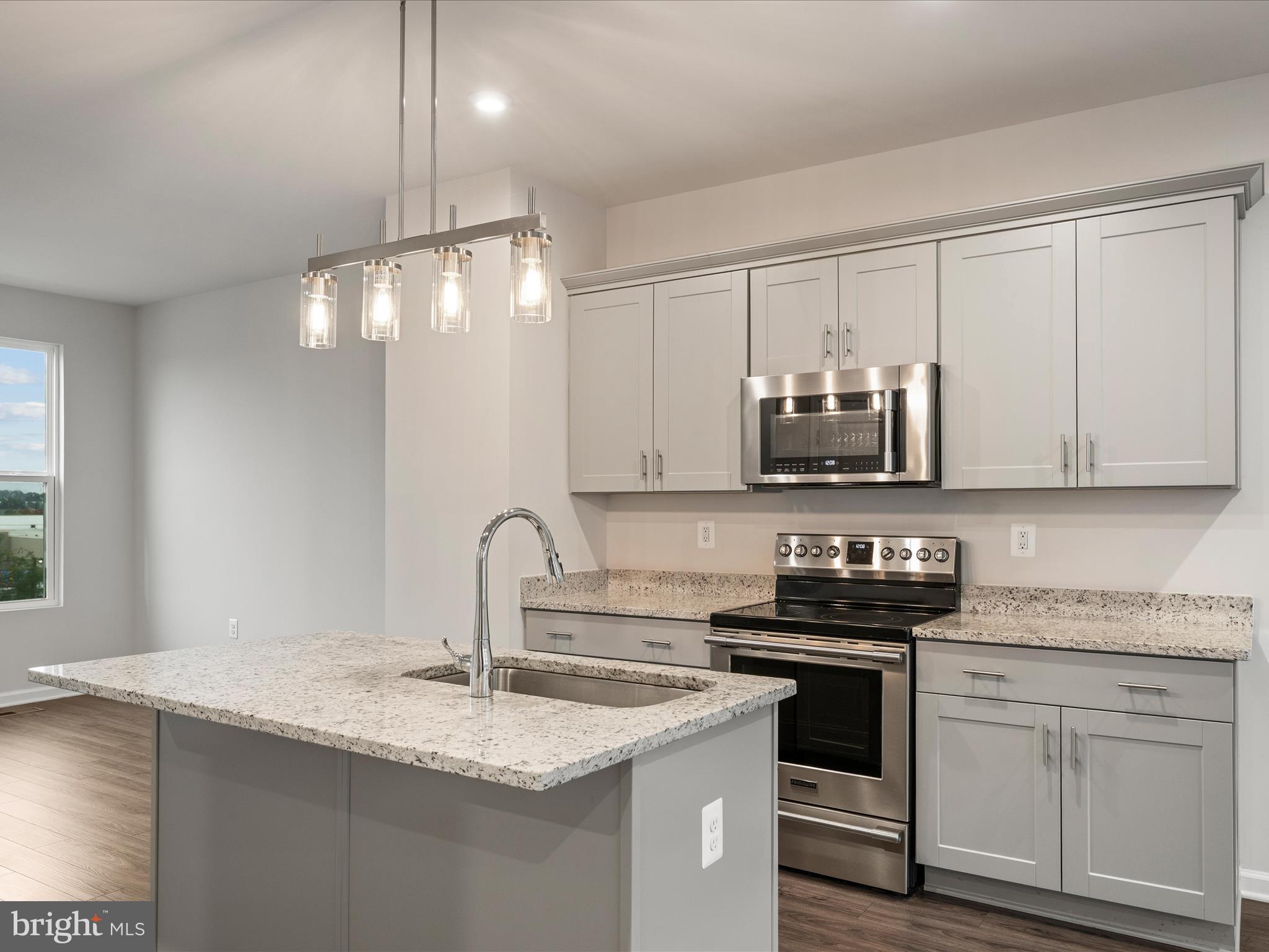 PRESIDENTS POINTE - Residential