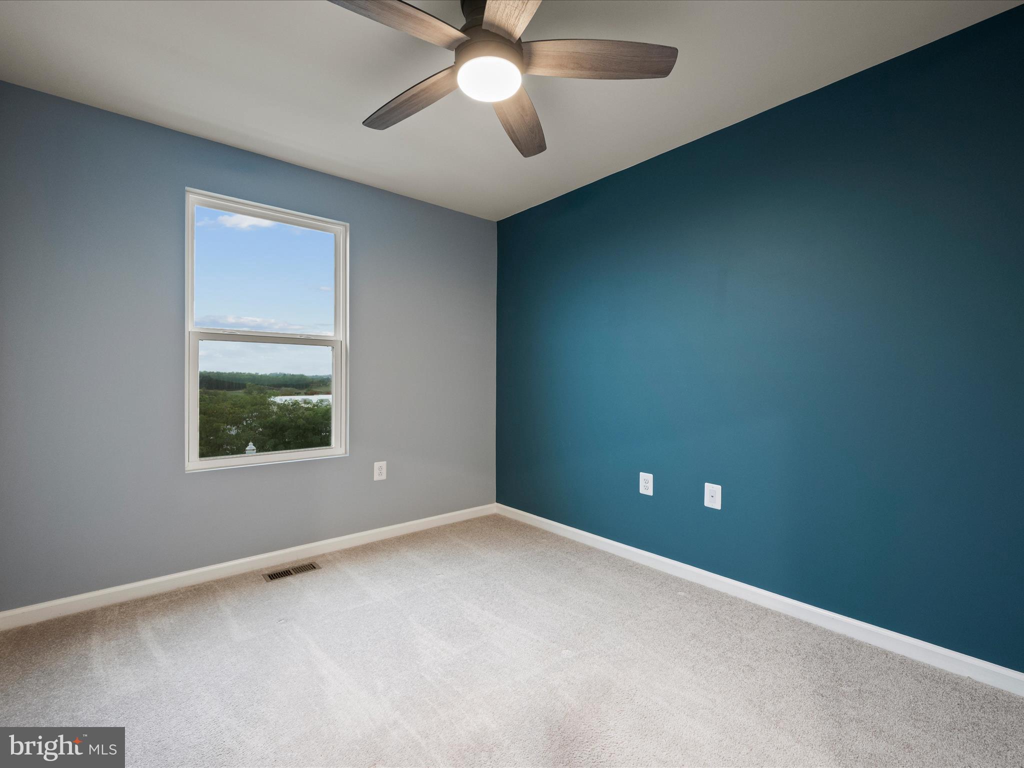 PRESIDENTS POINTE - Residential