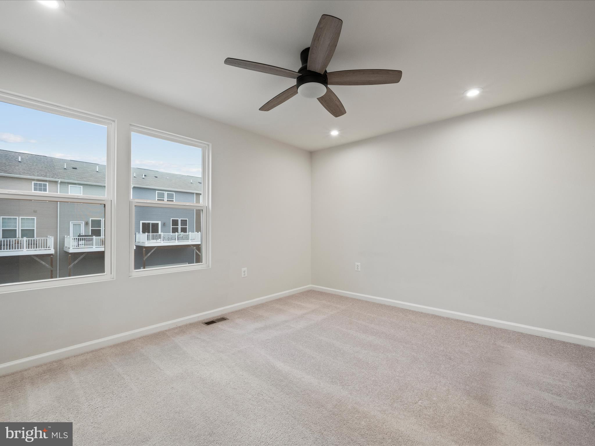 PRESIDENTS POINTE - Residential