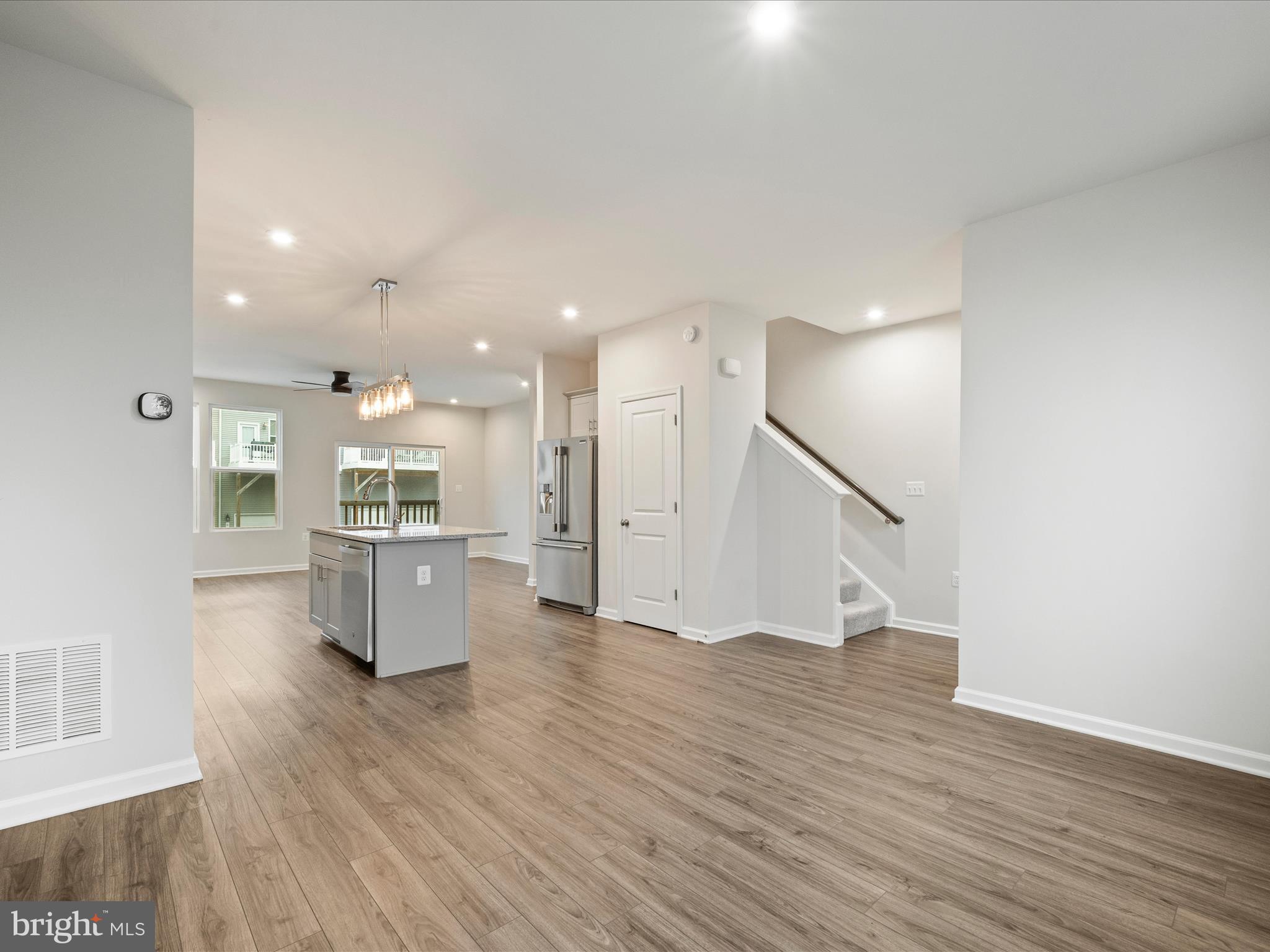 PRESIDENTS POINTE - Residential