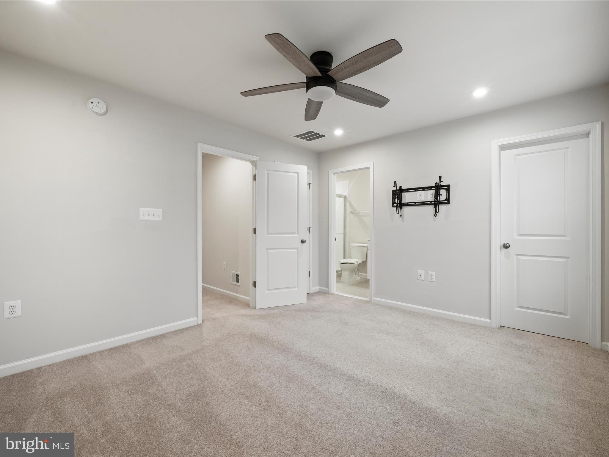 PRESIDENTS POINTE - Residential