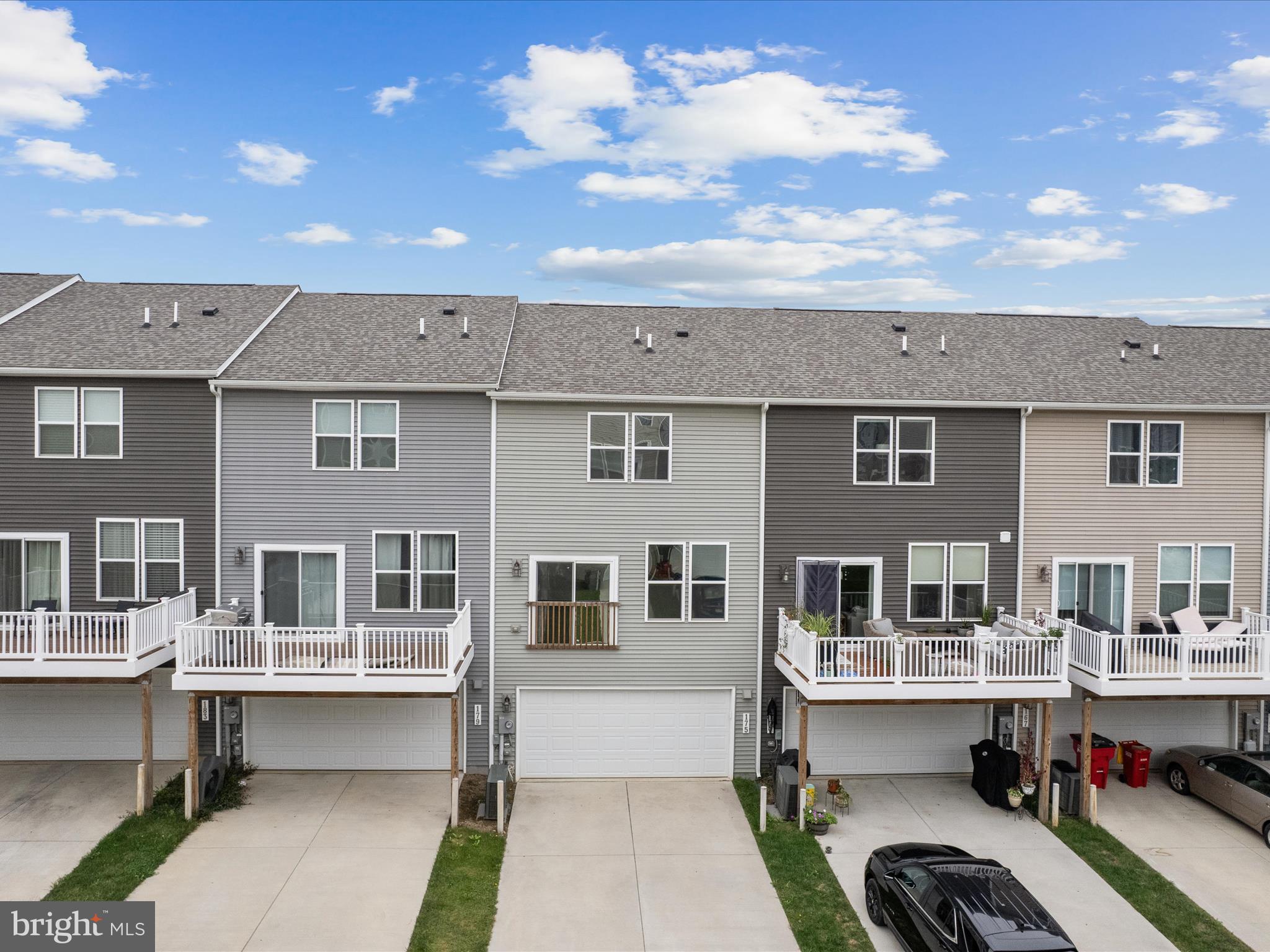 PRESIDENTS POINTE - Residential