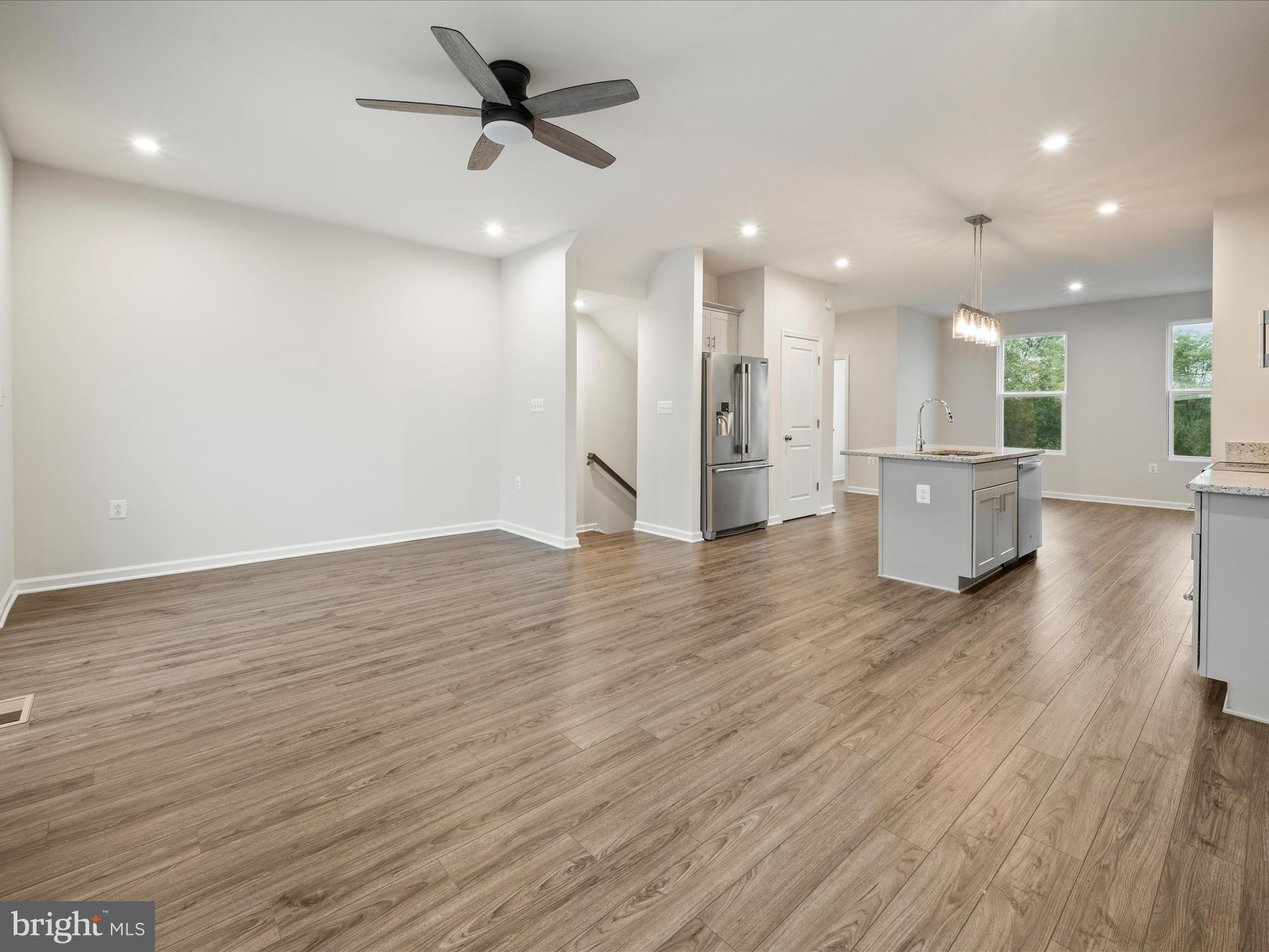 PRESIDENTS POINTE - Residential