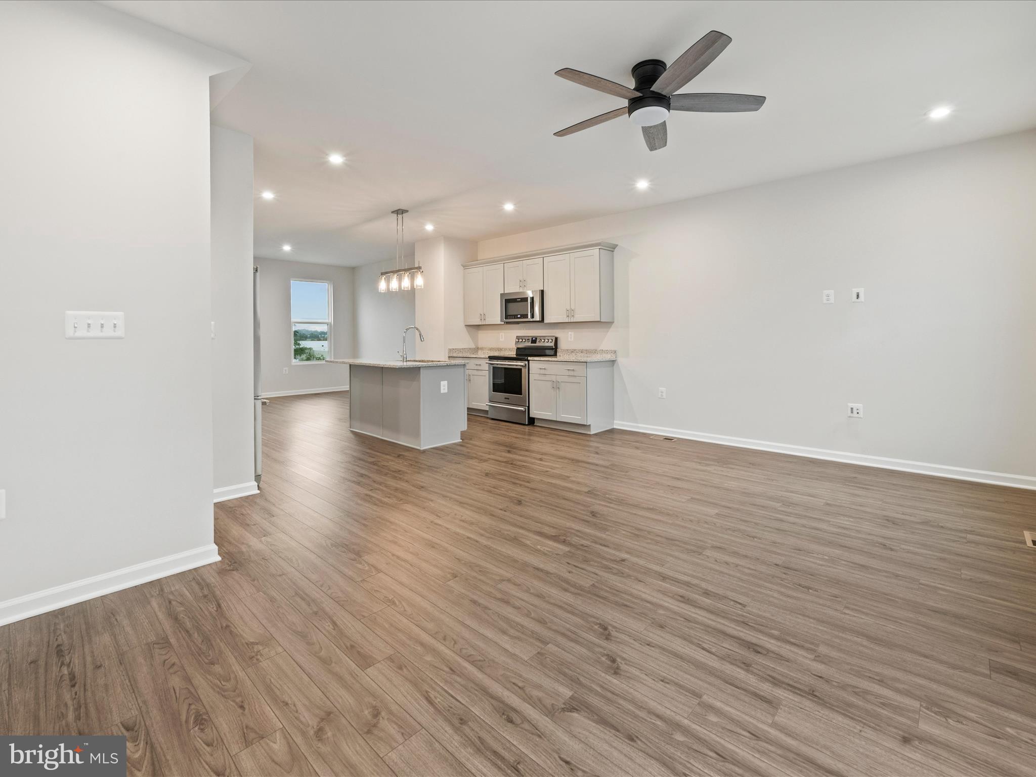 PRESIDENTS POINTE - Residential