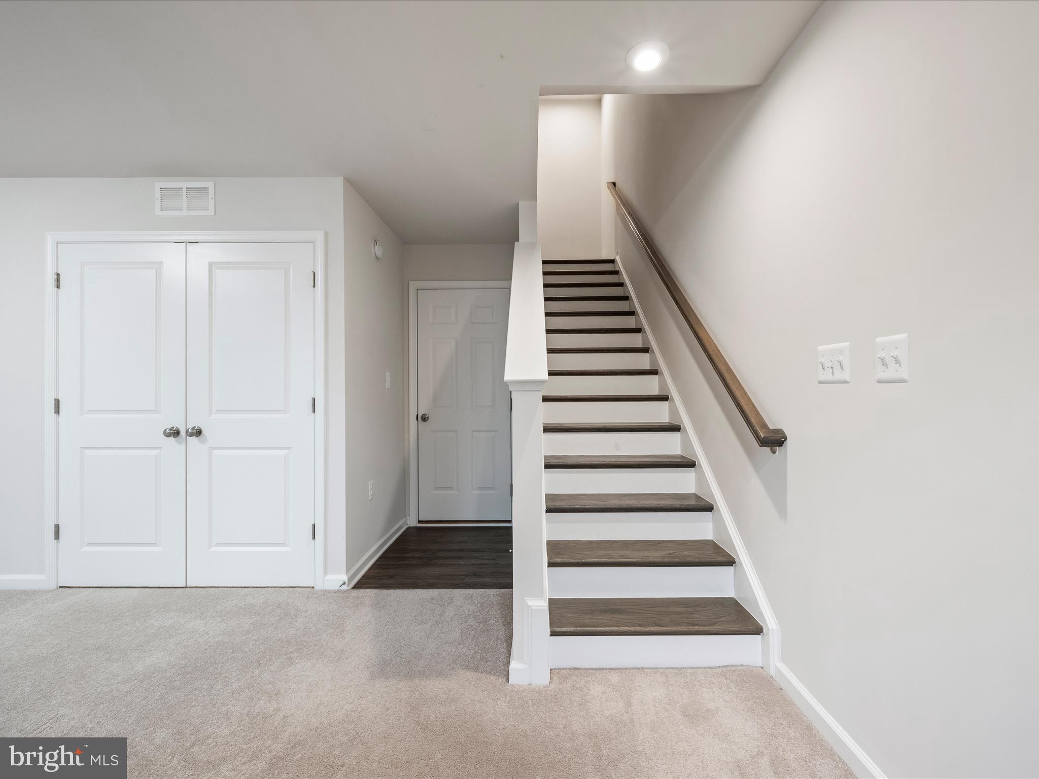 PRESIDENTS POINTE - Residential