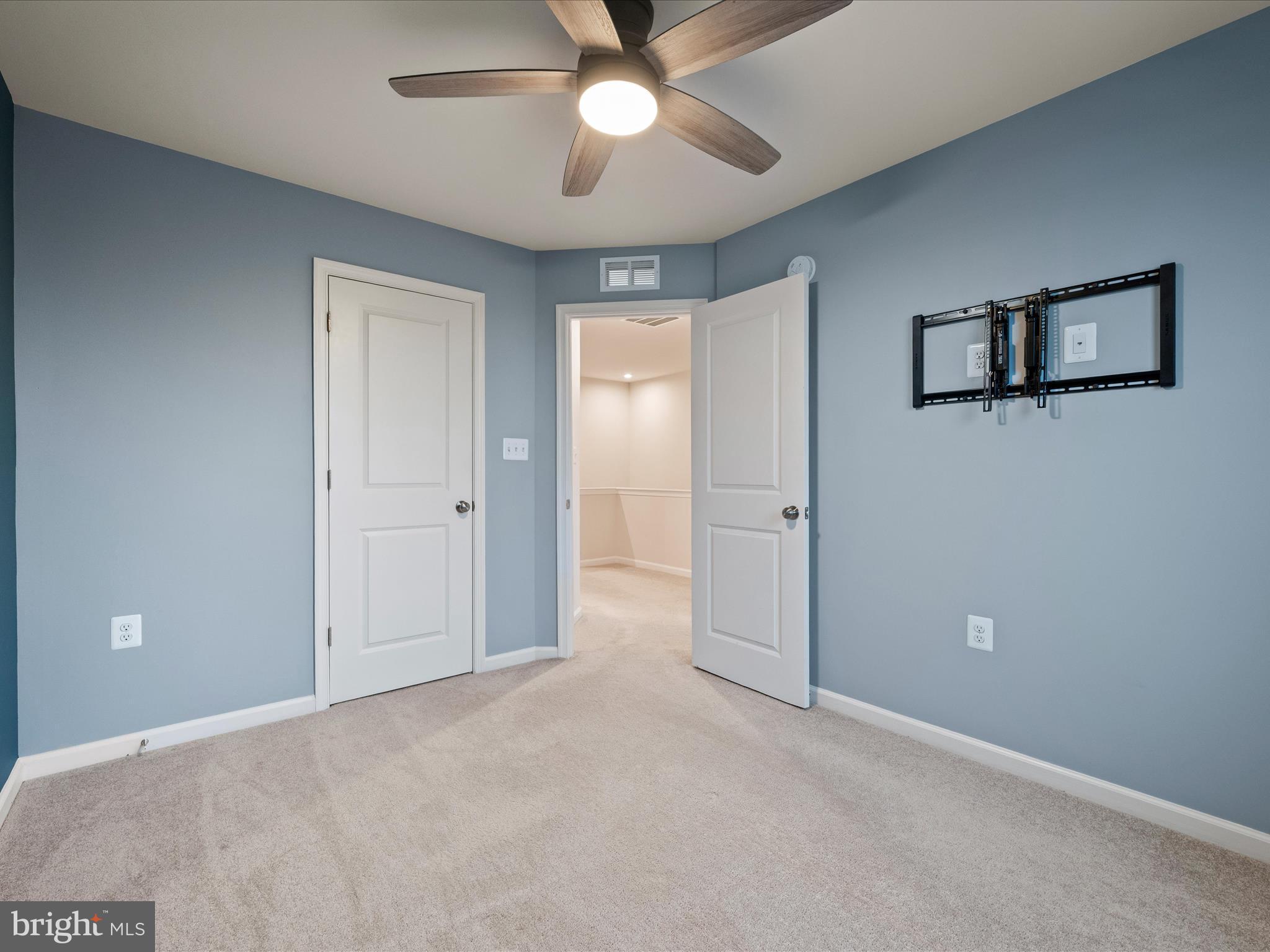 PRESIDENTS POINTE - Residential