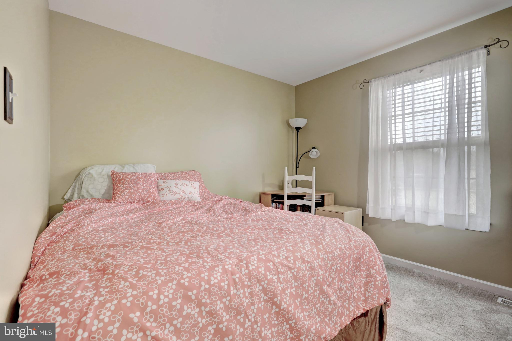 COUNTRY CLUB MANOR - Residential