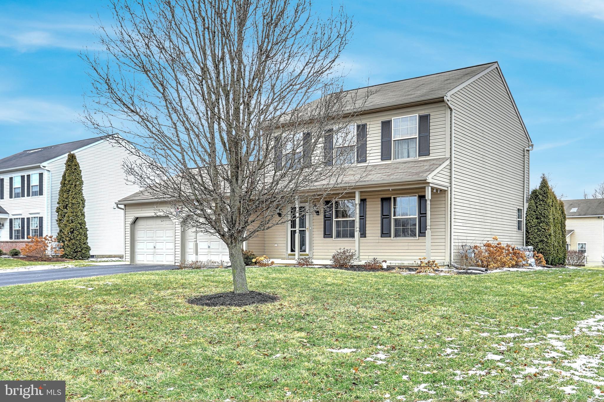 COUNTRY CLUB MANOR - Residential